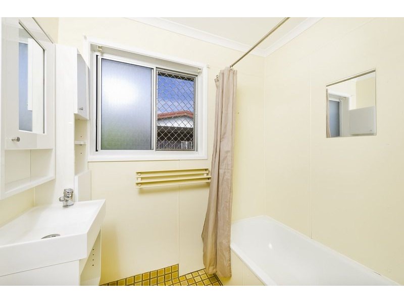 26 Long Street, Mooroobool QLD 4870