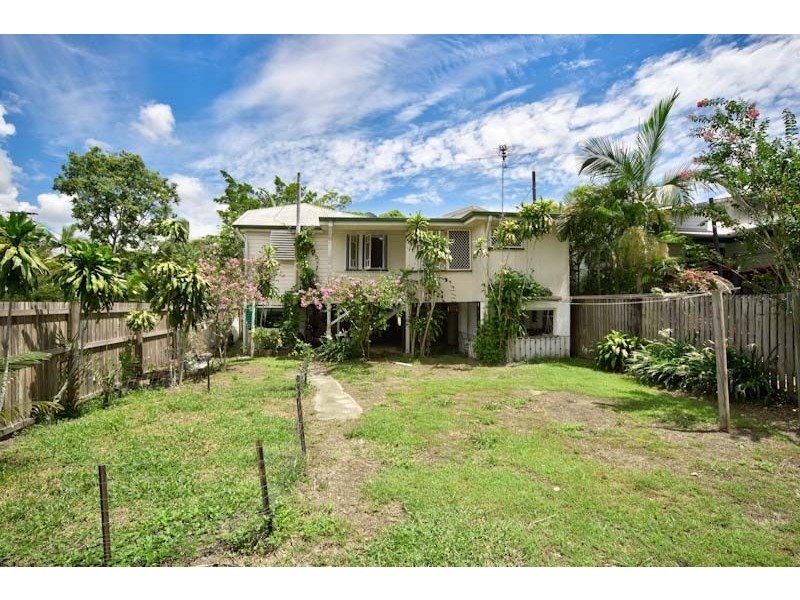 13 John Street, Cairns North QLD 4870