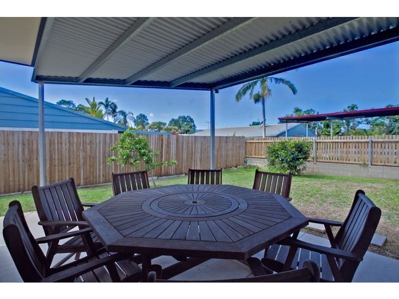 2/108 Callaghan Street, Mooroobool QLD 4870