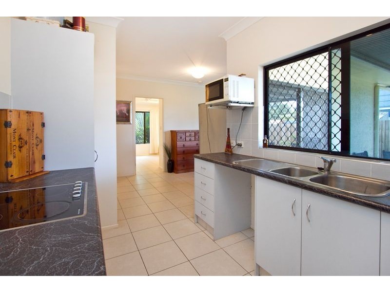 2/108 Callaghan Street, Mooroobool QLD 4870