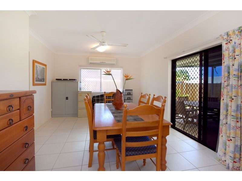 2/108 Callaghan Street, Mooroobool QLD 4870