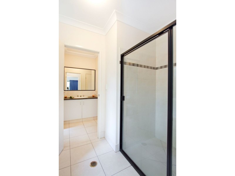 2/108 Callaghan Street, Mooroobool QLD 4870