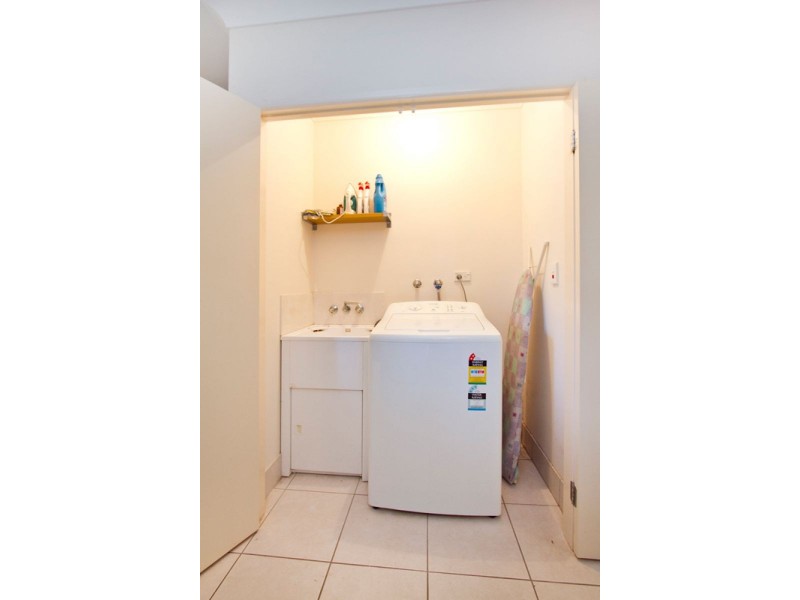 2/108 Callaghan Street, Mooroobool QLD 4870