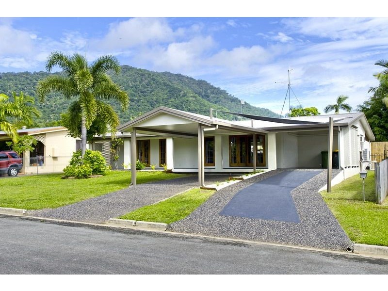 4 Ixora Court, Mooroobool QLD 4870