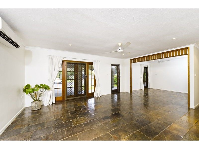 4 Ixora Court, Mooroobool QLD 4870