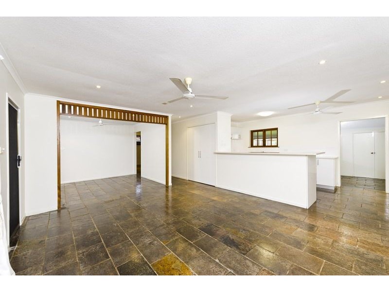 4 Ixora Court, Mooroobool QLD 4870