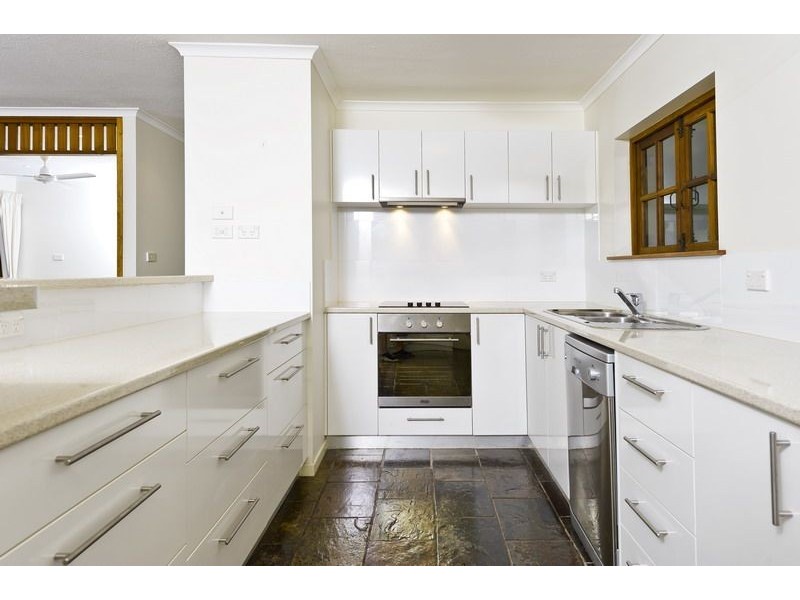 4 Ixora Court, Mooroobool QLD 4870