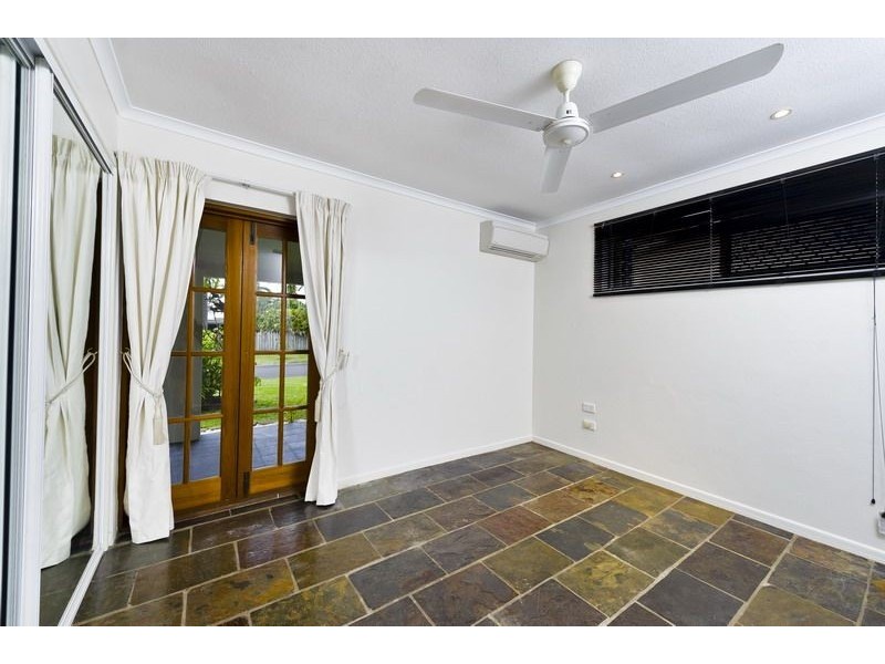 4 Ixora Court, Mooroobool QLD 4870