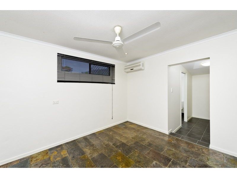 4 Ixora Court, Mooroobool QLD 4870