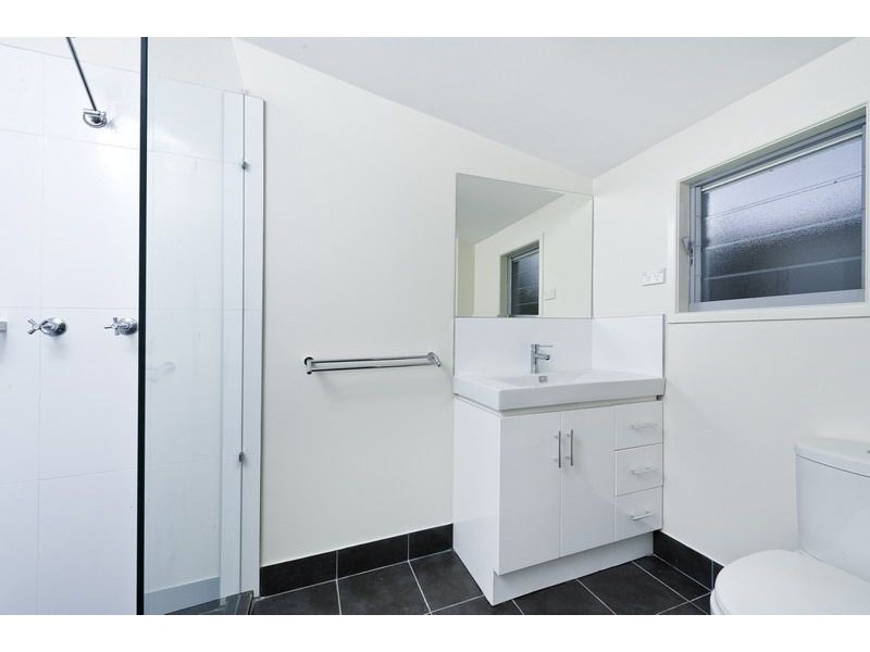 4 Ixora Court, Mooroobool QLD 4870