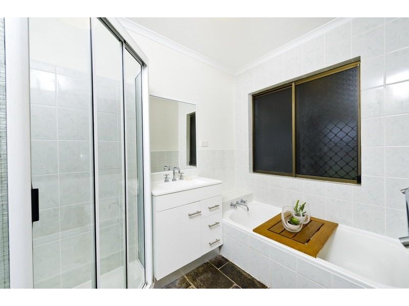 4 Ixora Court, Mooroobool QLD 4870