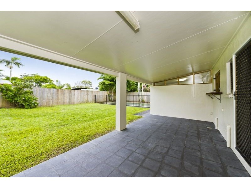 4 Ixora Court, Mooroobool QLD 4870