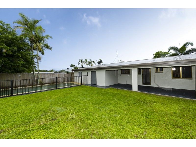 4 Ixora Court, Mooroobool QLD 4870