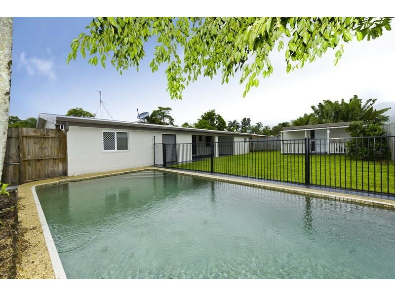 4 Ixora Court, Mooroobool QLD 4870