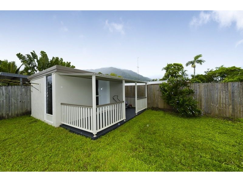 4 Ixora Court, Mooroobool QLD 4870