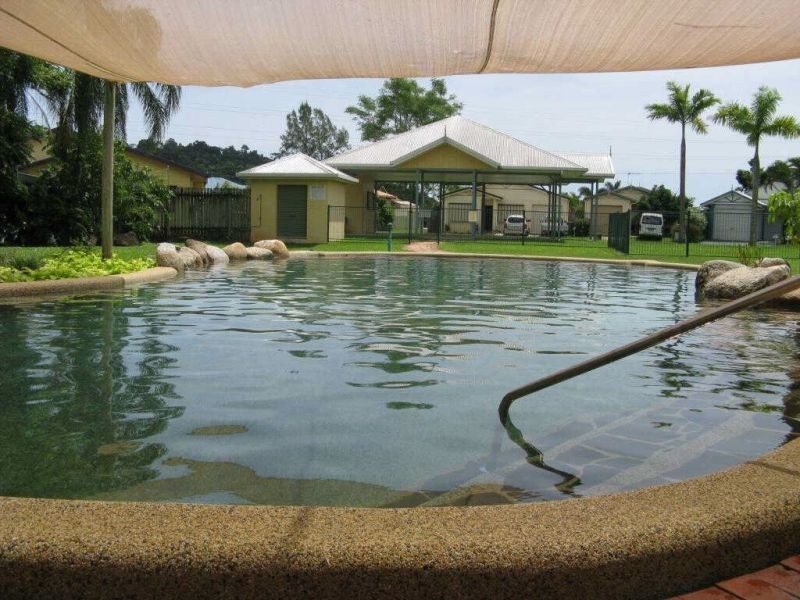 102/2-6 Lake Placid Road, “Kamerunga Villas”, Caravonica QLD 4878