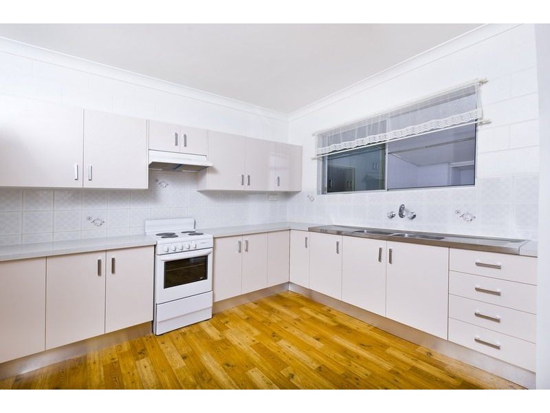 14 Lime Street, Mooroobool QLD 4870