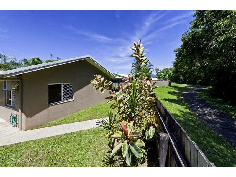 23 Dodd Court, Mooroobool QLD 4870
