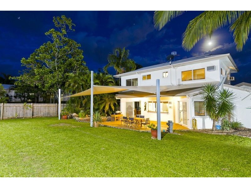 27 Strathmore Court, Mooroobool QLD 4870