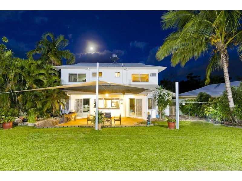 27 Strathmore Court, Mooroobool QLD 4870