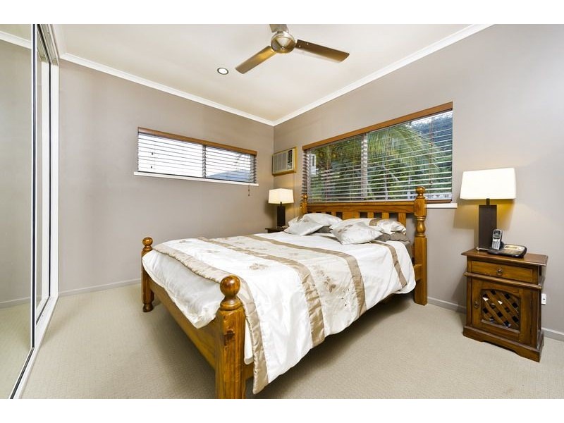 27 Strathmore Court, Mooroobool QLD 4870