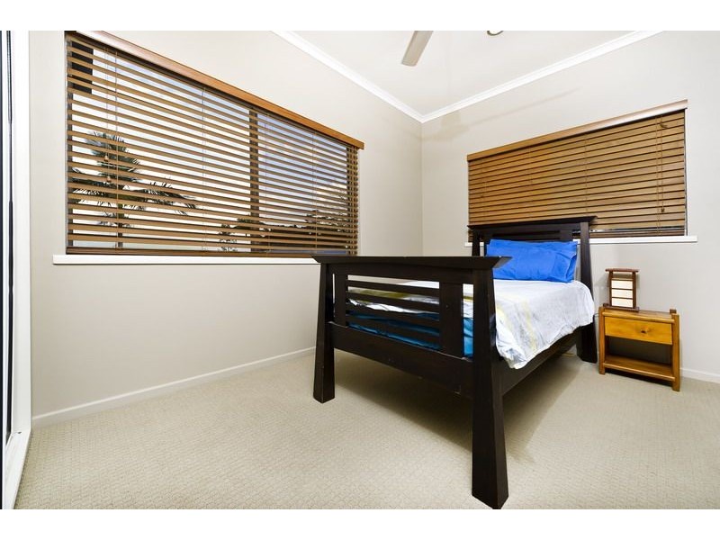 27 Strathmore Court, Mooroobool QLD 4870