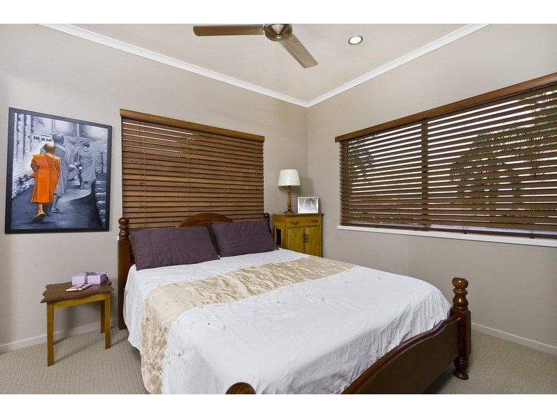 27 Strathmore Court, Mooroobool QLD 4870