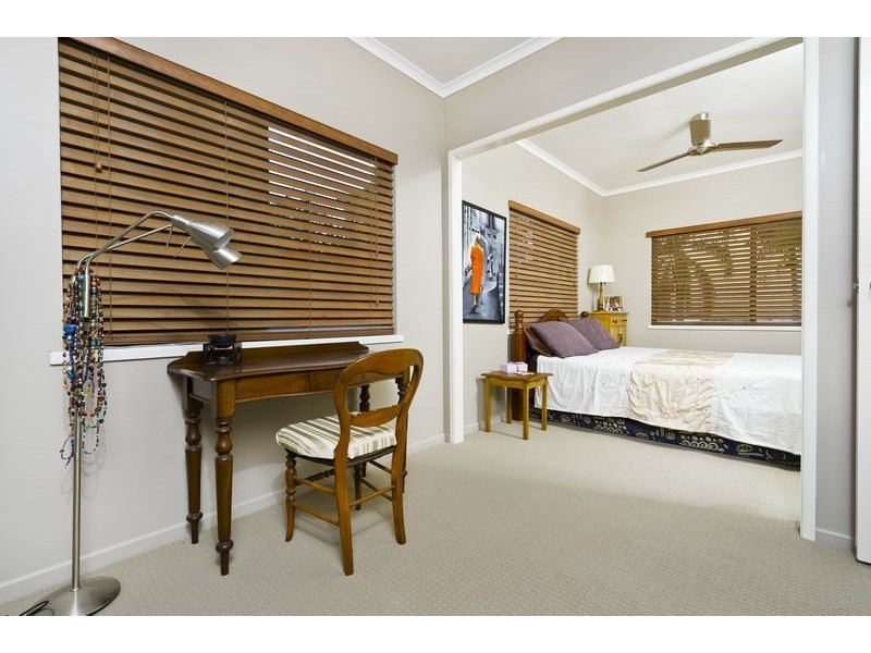 27 Strathmore Court, Mooroobool QLD 4870