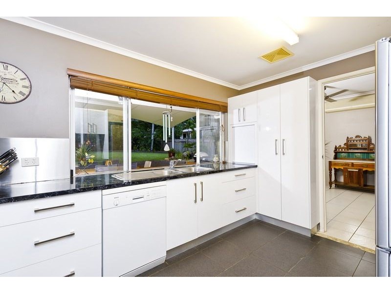 27 Strathmore Court, Mooroobool QLD 4870