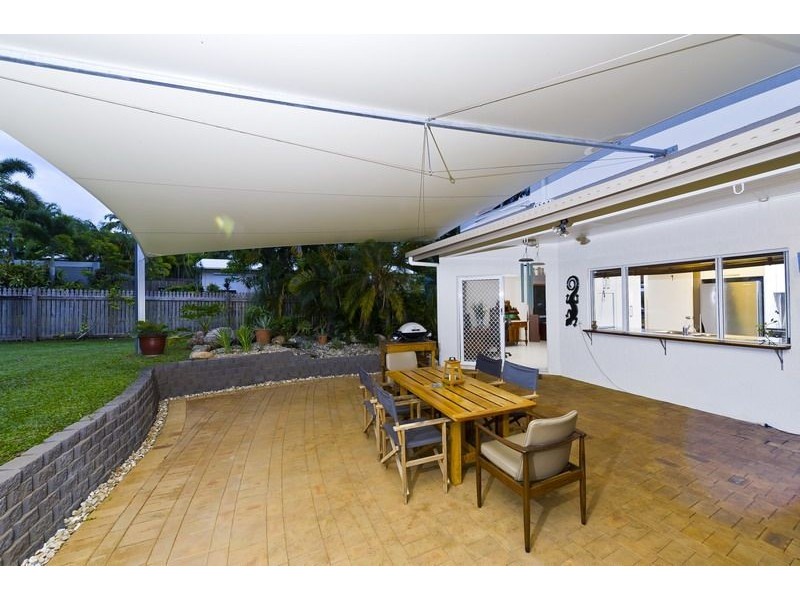 27 Strathmore Court, Mooroobool QLD 4870