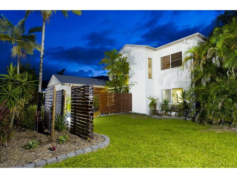 27 Strathmore Court, Mooroobool QLD 4870