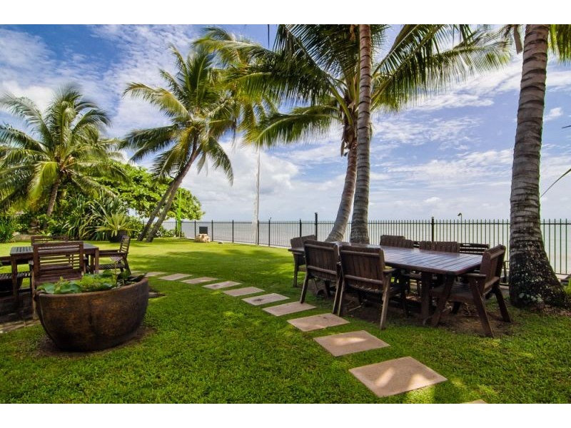 18 Hibiscus Lane, Holloways Beach QLD 4878