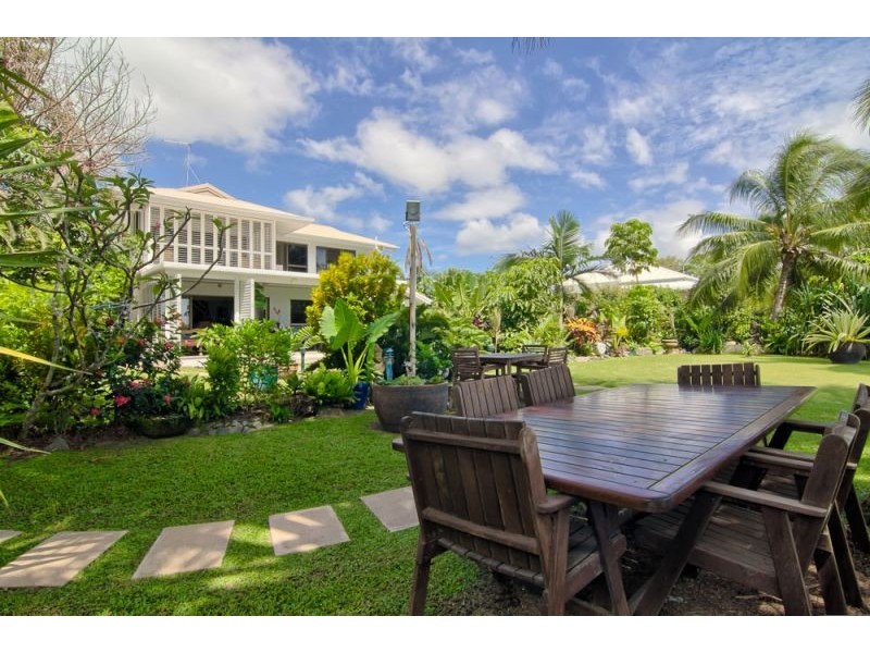 18 Hibiscus Lane, Holloways Beach QLD 4878