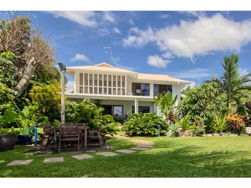 18 Hibiscus Lane, Holloways Beach QLD 4878