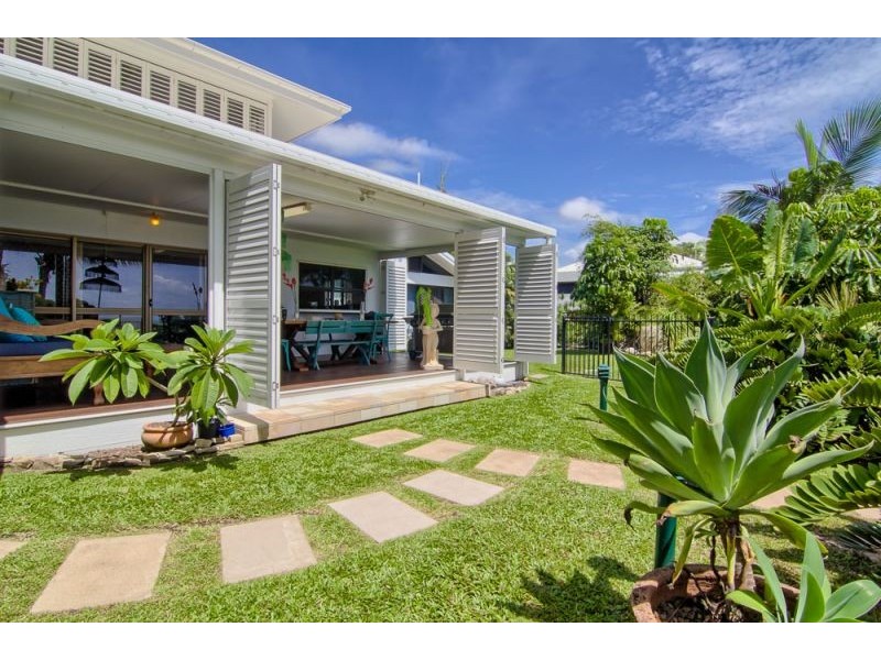 18 Hibiscus Lane, Holloways Beach QLD 4878