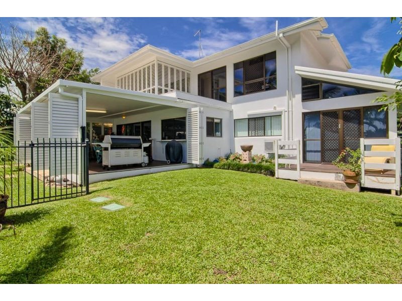 18 Hibiscus Lane, Holloways Beach QLD 4878