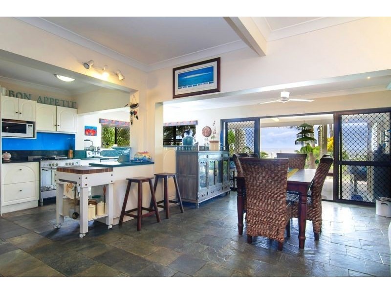 18 Hibiscus Lane, Holloways Beach QLD 4878