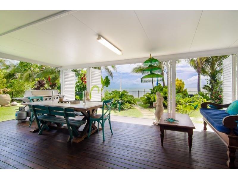 18 Hibiscus Lane, Holloways Beach QLD 4878