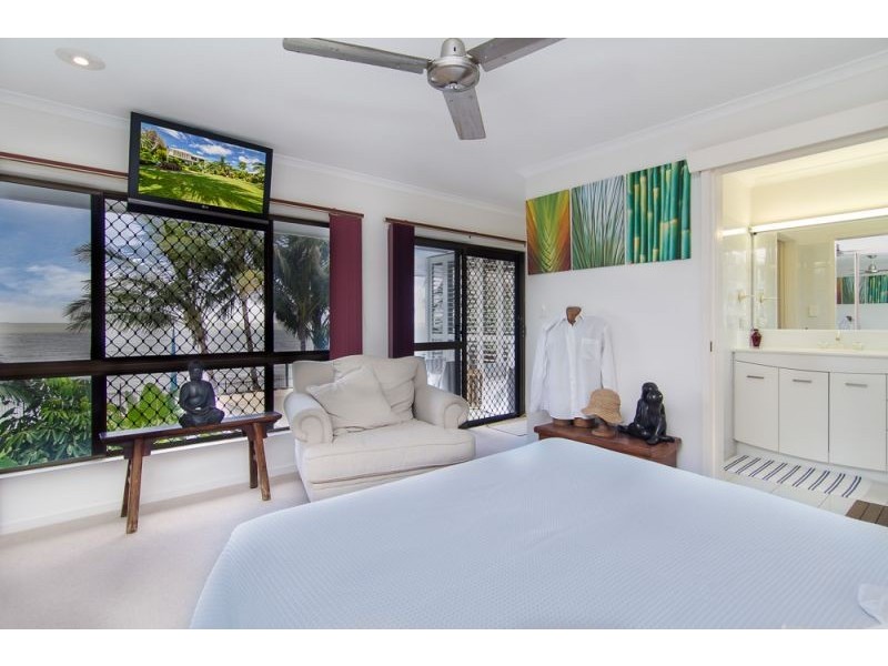 18 Hibiscus Lane, Holloways Beach QLD 4878