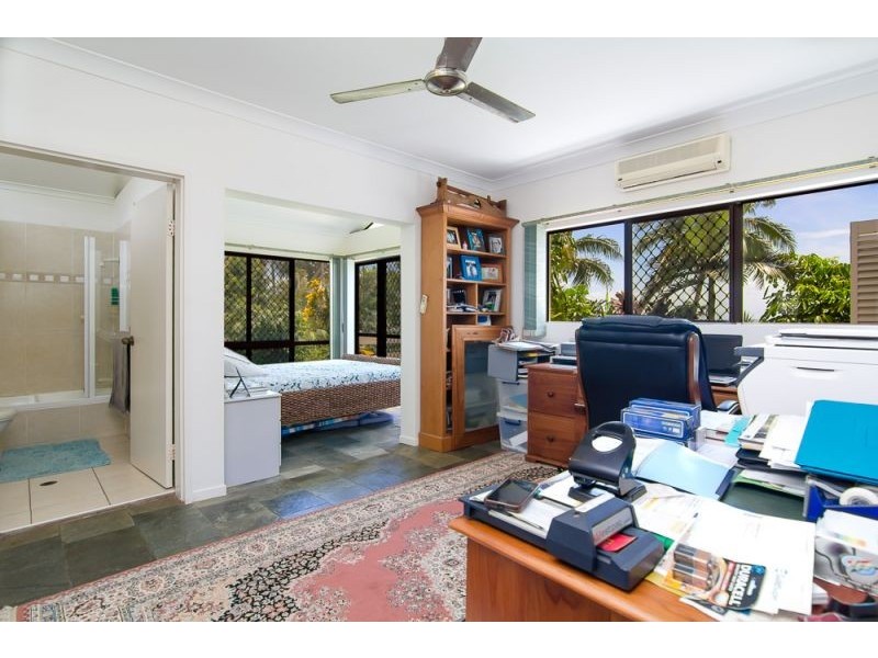 18 Hibiscus Lane, Holloways Beach QLD 4878