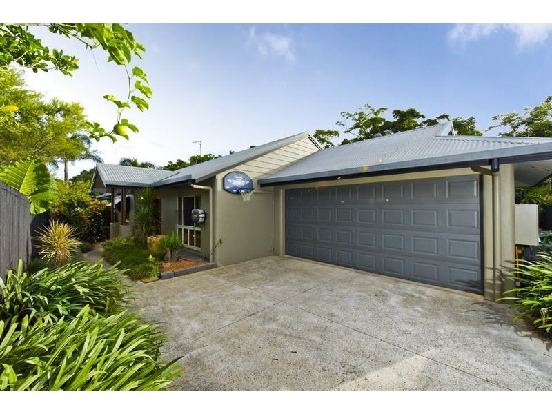 13 Thorpe Place, Bentley Park QLD 4869