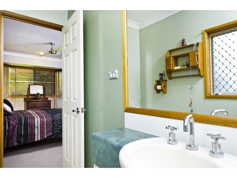 13 Thorpe Place, Bentley Park QLD 4869