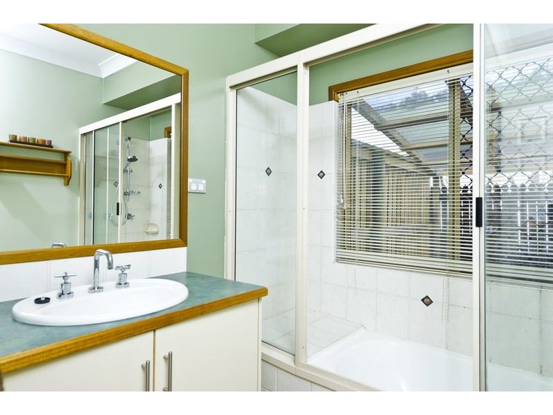 13 Thorpe Place, Bentley Park QLD 4869