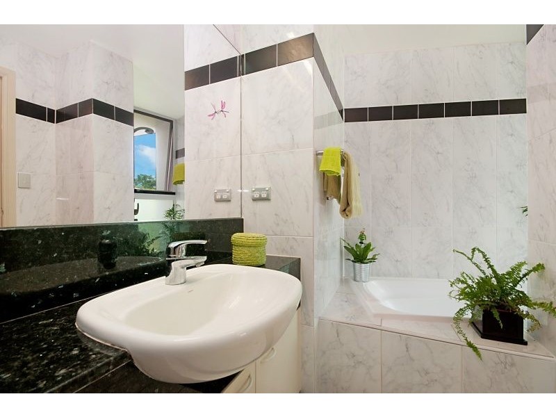 16/2 Deauville Close, Yorkeys Knob QLD 4878