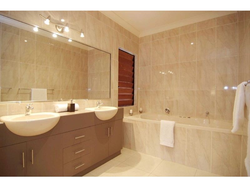 13 Springmeadow Close, Brinsmead QLD 4870