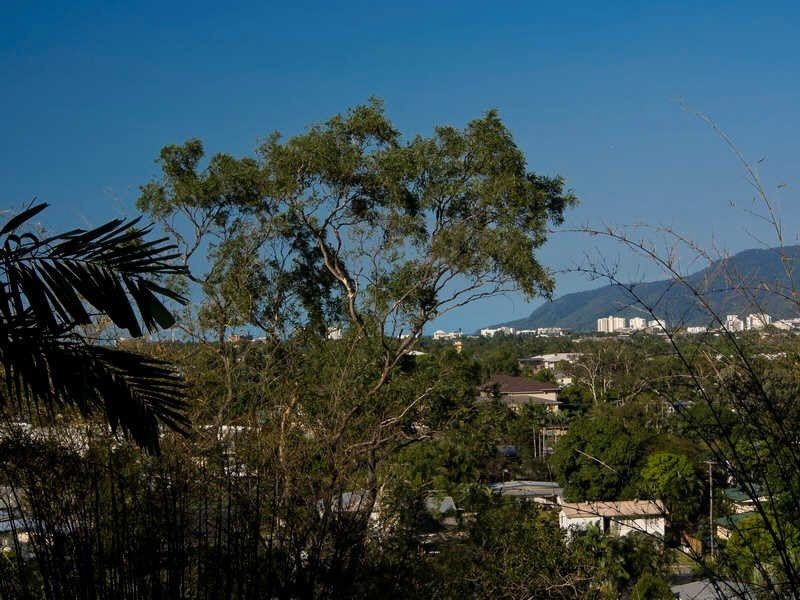52/8-14 Munro Terrace, Mooroobool QLD 4870
