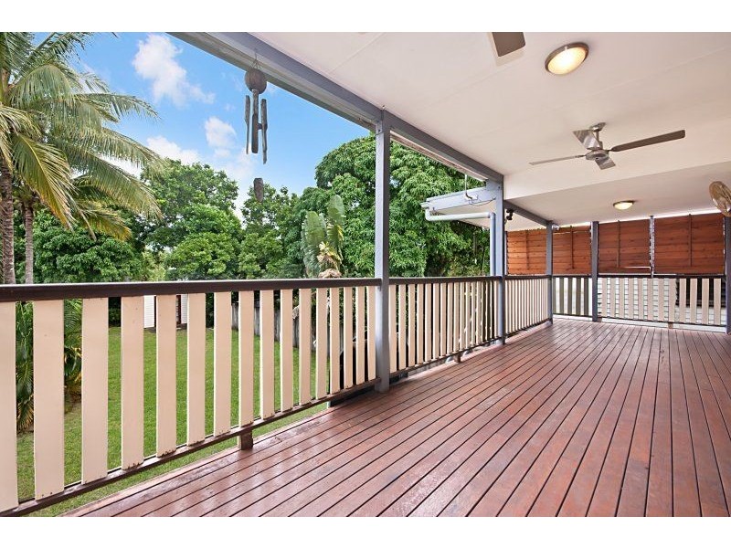 17 Cairns Street, Cairns North QLD 4870