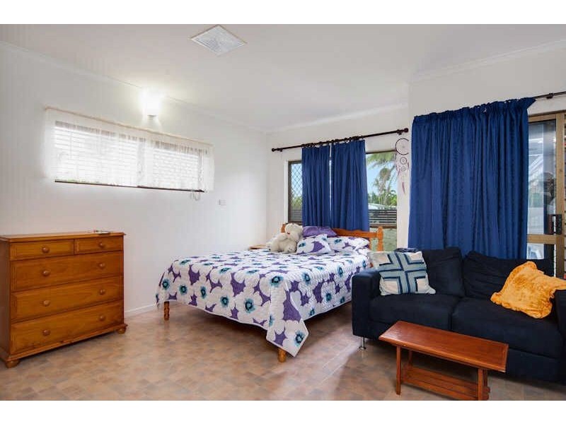 25 Pepperina Street, Mooroobool QLD 4870