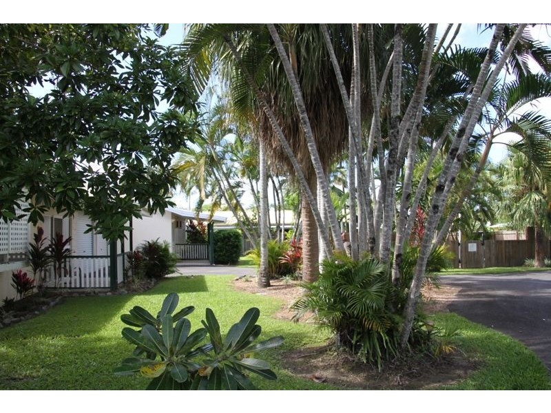 1/3-4 Holden Close, Whitfield QLD 4870