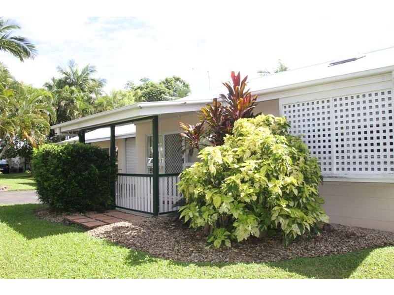 1/3-4 Holden Close, Whitfield QLD 4870